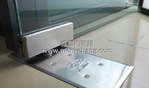玻璃門(mén)地彈簧壞了有什么影響,成都更換玻璃門(mén)地彈簧上門(mén)維修